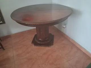 Mesa madera con pedestal labrada