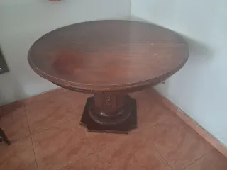 Mesa madera con pedestal labrada