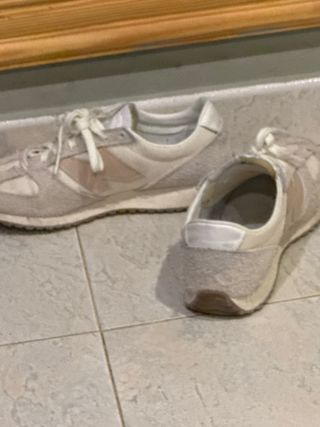 Zapatillas deportivas beige y verdes