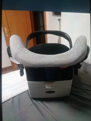 Silla de coche para bebé gris