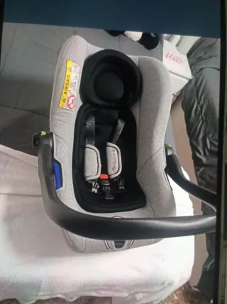 Silla de coche para bebé gris
