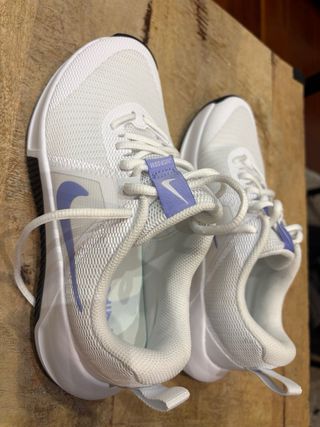 Zapatillas Nike Blancas y Moradas 39