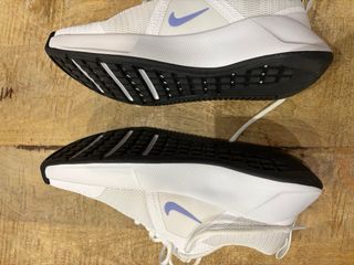 Zapatillas Nike Blancas y Moradas 39