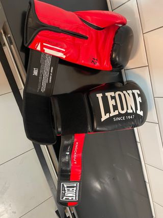 Guantes de Boxeo Leone Negros y Rojos