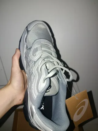 Asics Gel NYC Gris Plateado