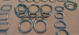 Stock 110 anelle in metallo di colore argento