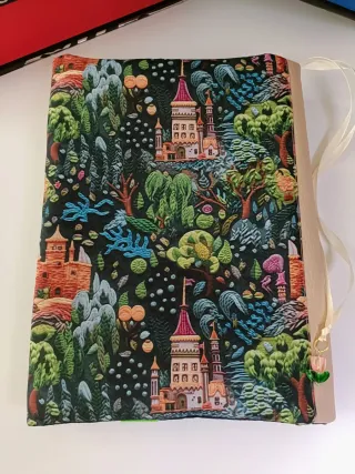 Funda Literaria Ajustable- Bosque Encantado