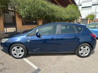 Opel Astra 2011