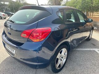 Opel Astra 2011