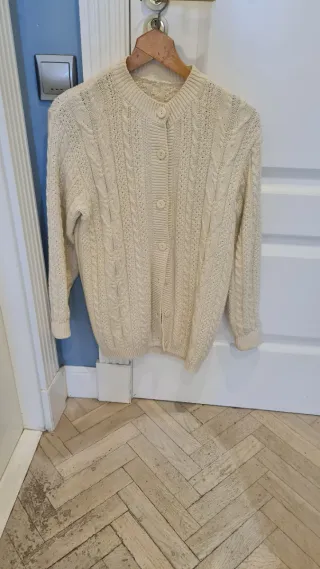 Chaqueta de punto blanca de señora