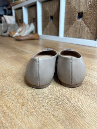 Bailarinas Piel Beige Tory Burch Logo