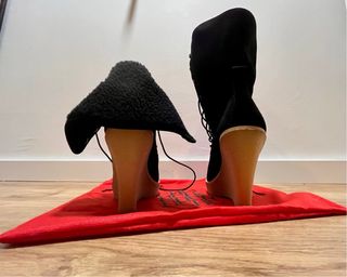 Botas Carolina Herrera ante negras