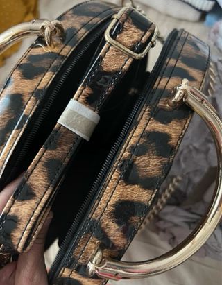 Bolso charol leopardo rígido