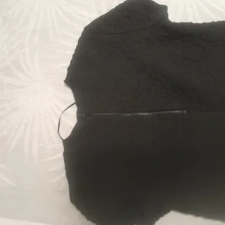 Vestido negro manga corta