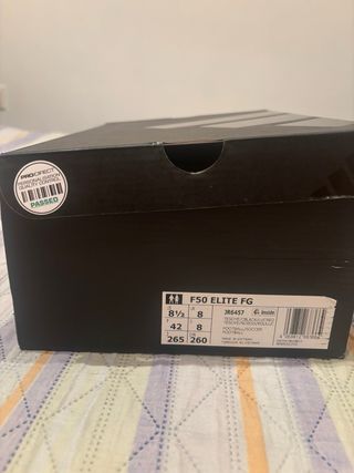 Botas de fútbol Adidas blancas y amarillas
