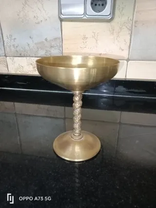 Copa antigua de latón española