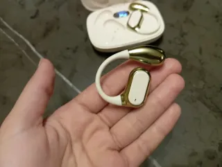 Auriculares Traductor Oro y Blanco