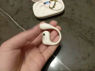 Auriculares Traductor Oro y Blanco