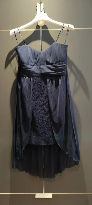 Vestido azul marino con encaje