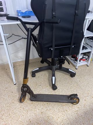 Scooter Tijuana Negro y Dorado