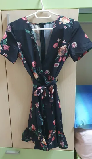 Vestito corto floreale con cintura