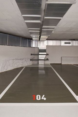 Garaje en alquiler en Navas en Barcelona