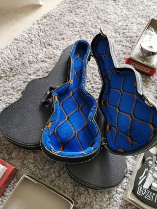 Lote 30 Mini Guitarras Colección + Soportes