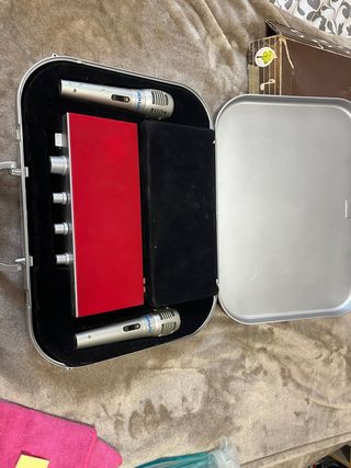 Micrófonos y amplificador karaoke