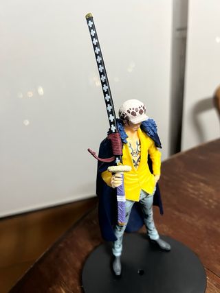 Figura Trafalgar D. Water Law con Kikoku Edición