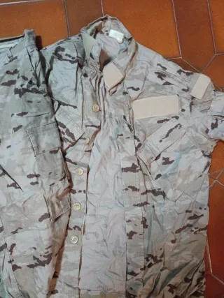 Traje militar arido