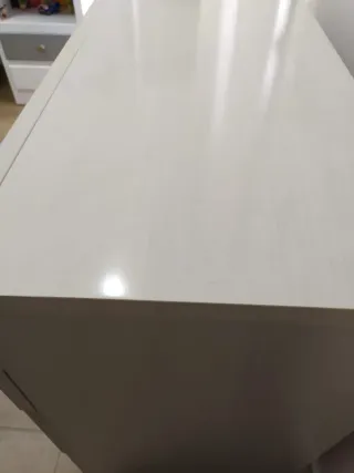 Dormitorio matrimonio: Cómoda más dos mesillas