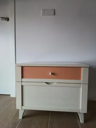 Dormitorio matrimonio: Cómoda más dos mesillas