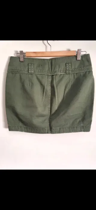 Falda mini Stradivarius verde desgastada