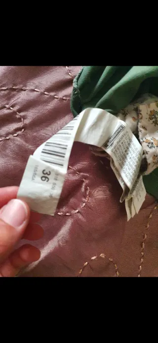 Falda mini Stradivarius verde desgastada