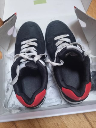 Zapatos de seguridad Dunlop negros y rojos