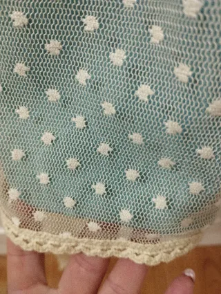 Vestido niña plumeti talla 10, forro verde agua.