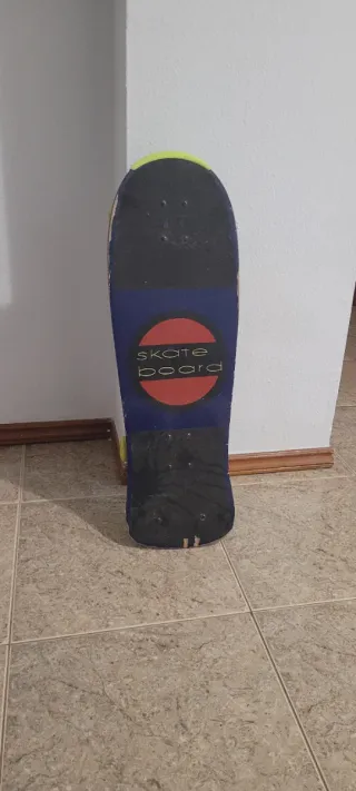 Skate Board Azul con Ruedas Amarillas