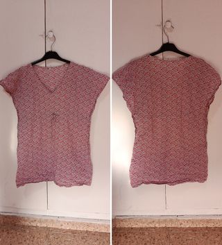 Blusa floreada roja y blanca