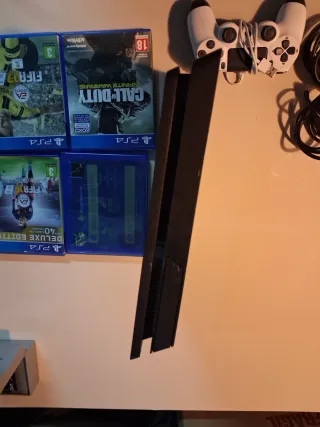 Pack PS4 Slim 2 Mandos + 4 Juegos