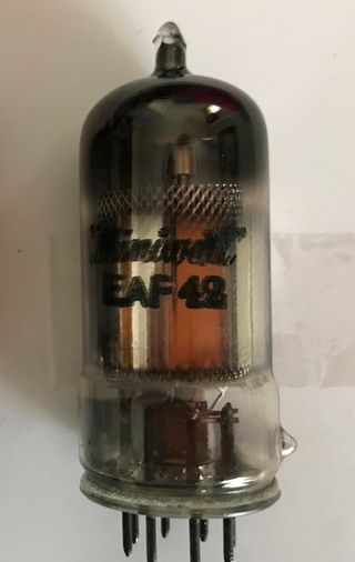 EAF 42 VÁLVULA DE RADIO SERIE RIMLOCK.
