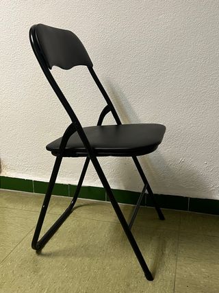 19 Sillas Plegables Negras. 150 € todas