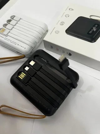 Power Bank 10.000 con Cables de Carga y Linterna