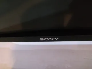 Televisión Sony Negra y Plateada