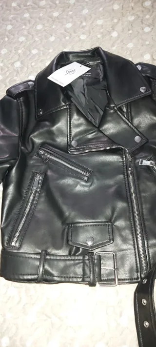 Cazadora cuero Stradivarius Talla XS