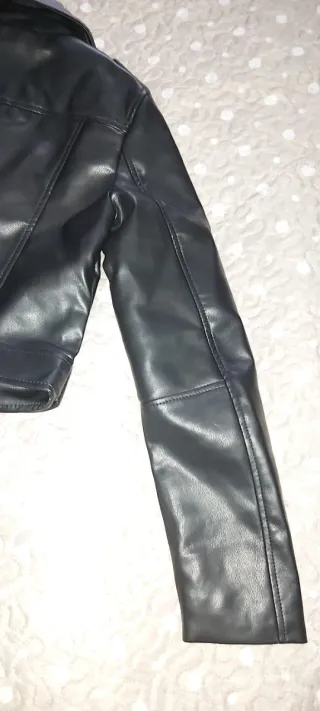 Cazadora cuero Stradivarius Talla XS