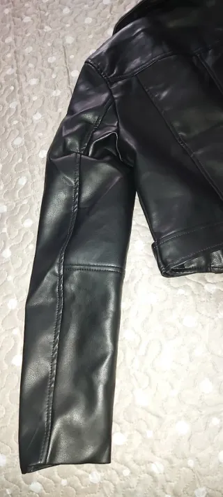 Cazadora cuero Stradivarius Talla XS