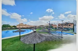 Alquilo habitación para feria solo a mujeres.