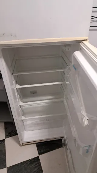 Frigorífico Indesit 180x70 cm