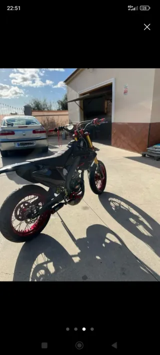Honda HM Supermotard Negra y Roja