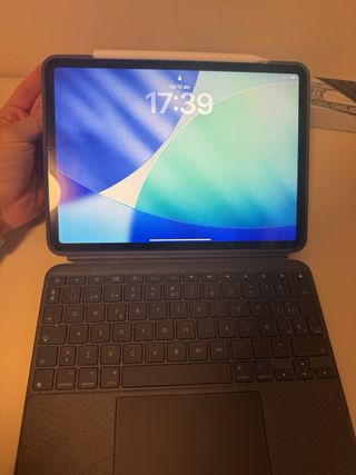 iPad Pro con funda Logitech y Apple Pencil
